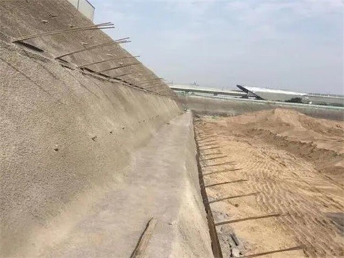 朝天河道边坡加固